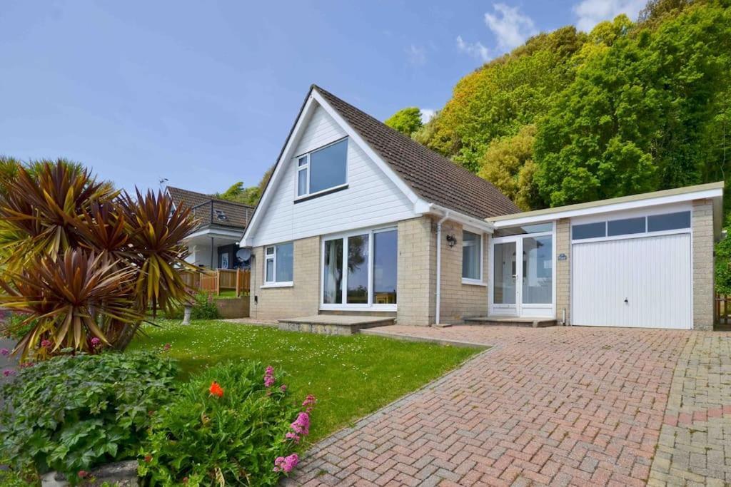 Vakantiehuis Tara, Spacious Family Home, Wonderful Sea Views Ventnor