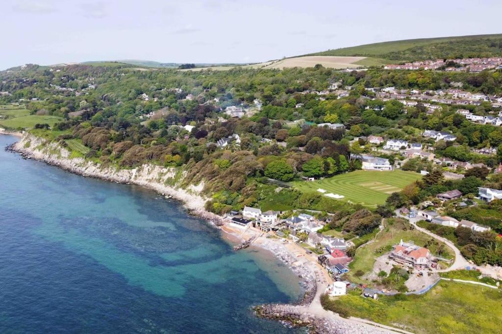 Tara, Spacious Family Home, Wonderful Sea Views Ventnor