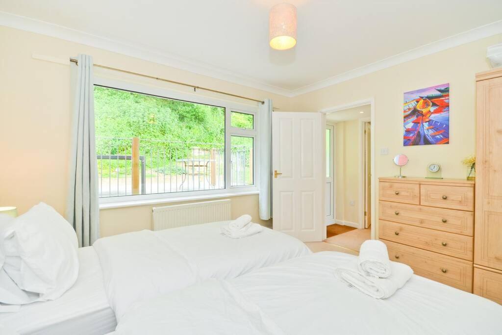 Tara, Spacious Family Home, Wonderful Sea Views Holiday home