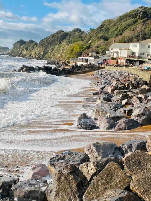 Tara, Spacious Family Home, Wonderful Sea Views Holiday home