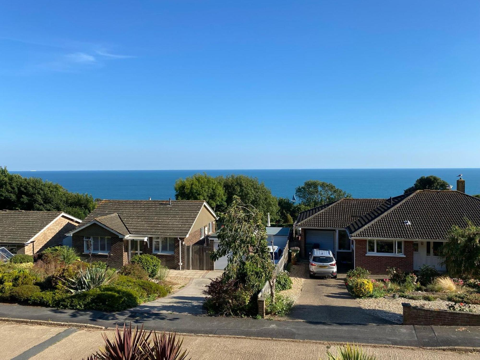 Tara, Spacious Family Home, Wonderful Sea Views Ventnor