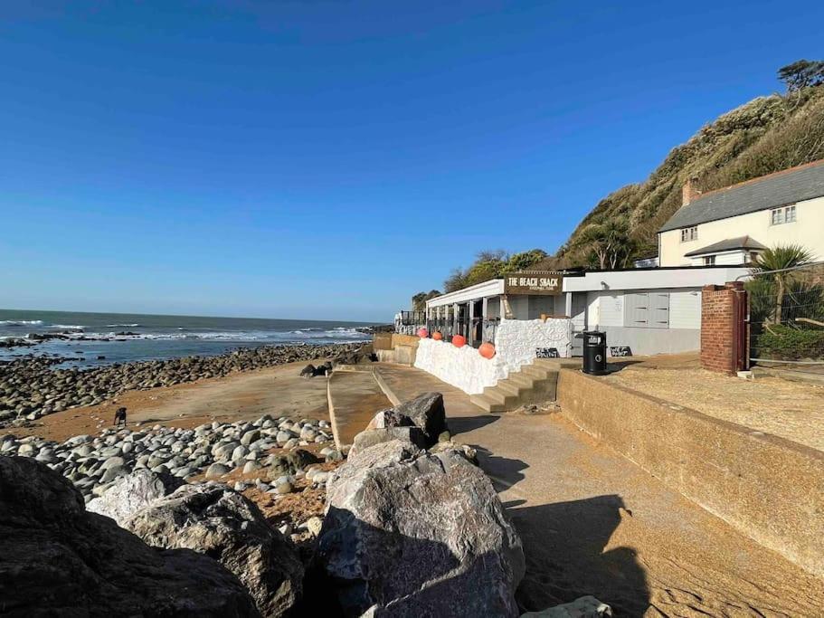 Tara, Spacious Family Home, Wonderful Sea Views * Ventnor