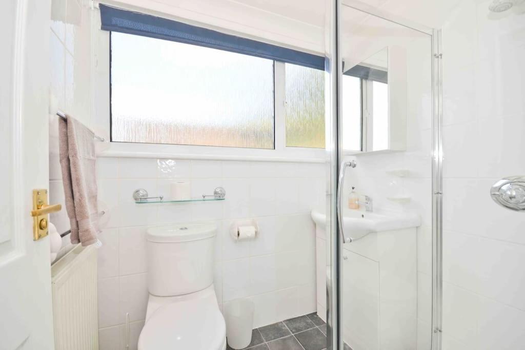 Tara, Spacious Family Home, Wonderful Sea Views *