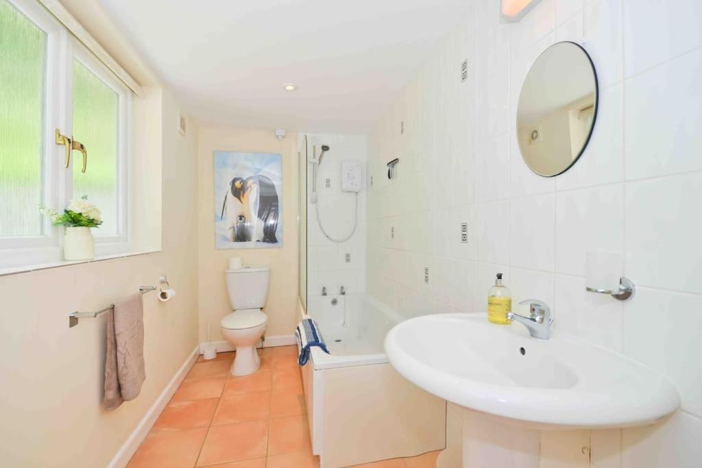 Holiday home Tara, Spacious Family Home, Wonderful Sea Views Ventnor