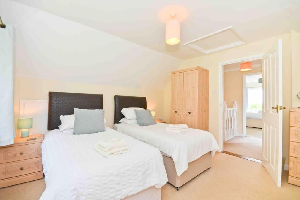 Holiday home Tara, Spacious Family Home, Wonderful Sea Views *