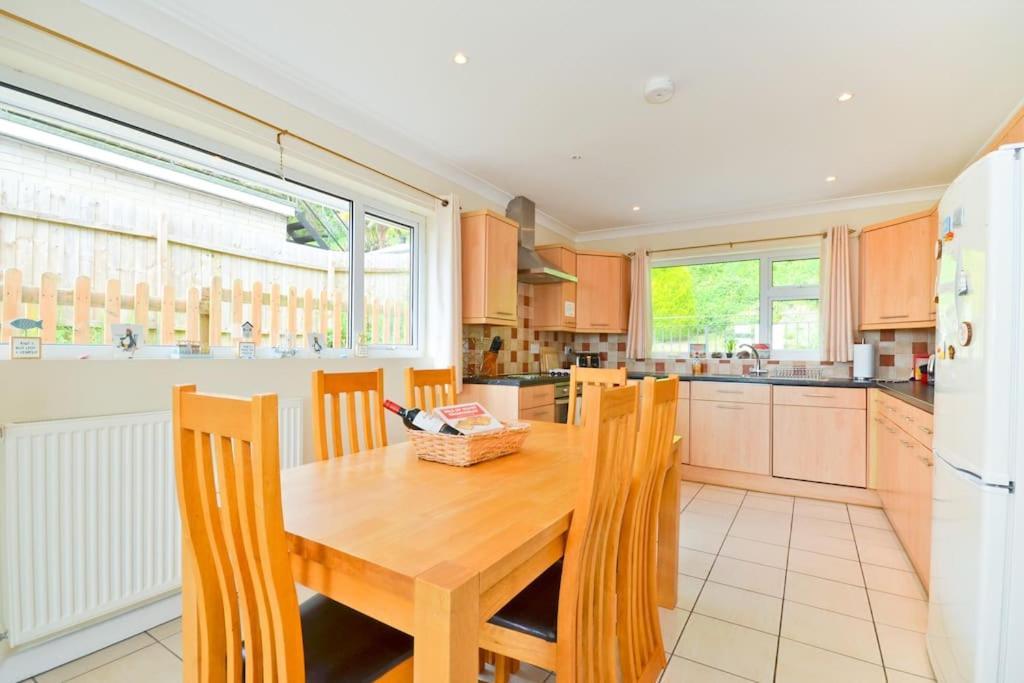 Tara, Spacious Family Home, Wonderful Sea Views *