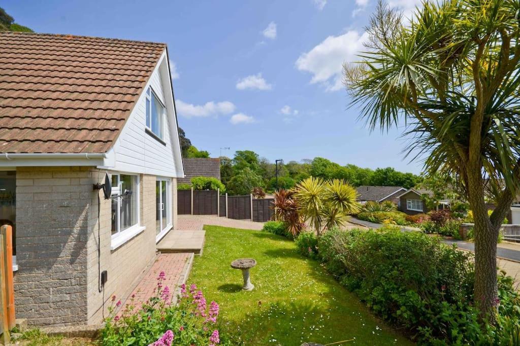 Tara, Spacious Family Home, Wonderful Sea Views Holiday home
